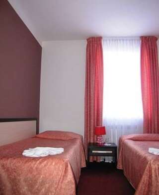 Гостиница Мотель Глобус Покров Бюджетный двухместный номер с 2 отдельными кроватями-1